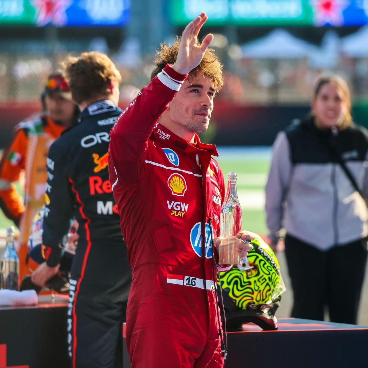 法拉利最近10年，只拿了24个分站冠军，但今年0个。勒克莱尔开着SF-25，不知