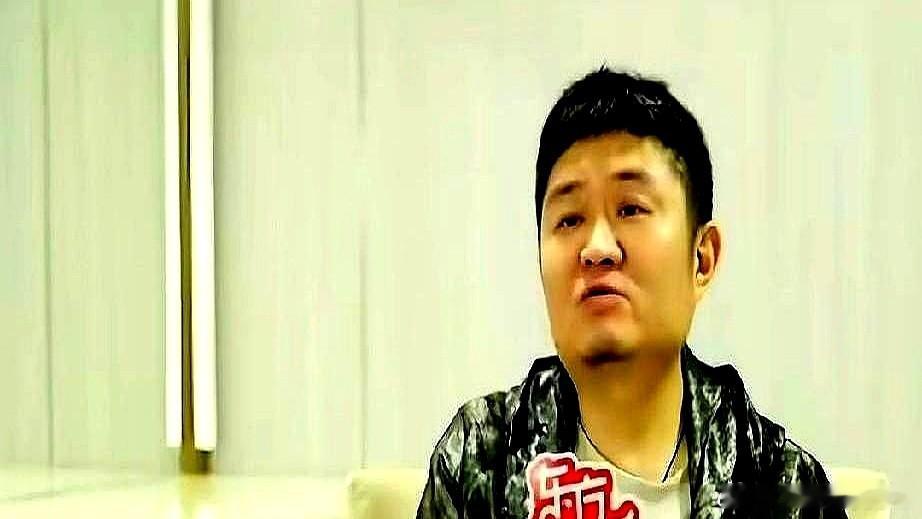 苗阜在节目里说漏嘴，《主角》剧组有个怪现象：演员竟把戏服穿回家，天天穿！这事儿