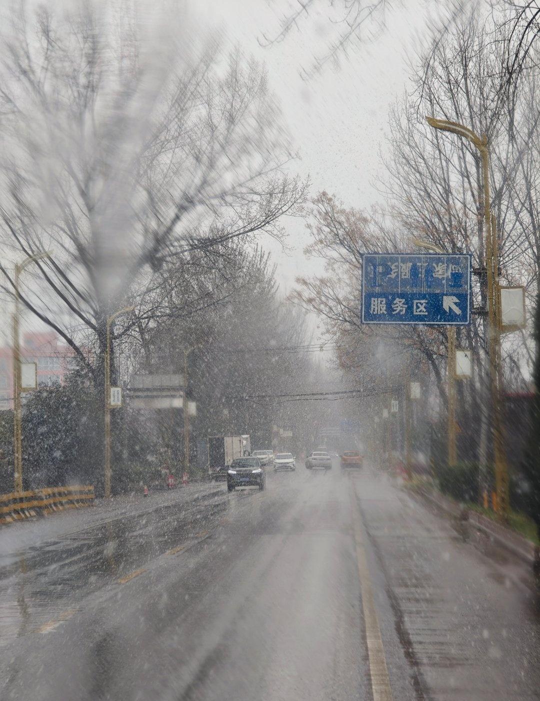 魅力宝鸡雪景2026年3月14日宝鸡市区下雨，秦岭和北山下雪，金河镇往北雨变成
