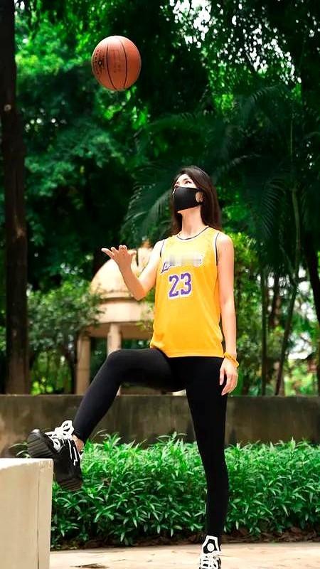 谁懂啊！詹姆斯那1297场连续上双的纪录刚断，结果又整出个更狠的——连续得分