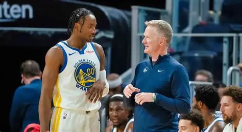 Shams在刚刚的直播连线中报道了勇士的情况：“消息源告诉我，巴特勒被诊断为右膝