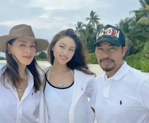 任达华辟谣女儿继承30套房！自曝房产归太太打理，女儿搞AI比进圈香任达华最
