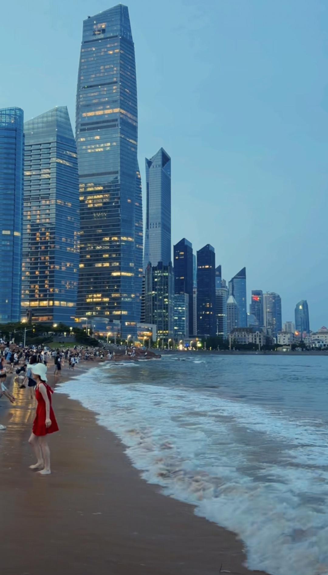 海边的风景我感觉大连与青岛旗鼓相当，可是想要沉浸式体验的话我感觉青岛还是优势明显