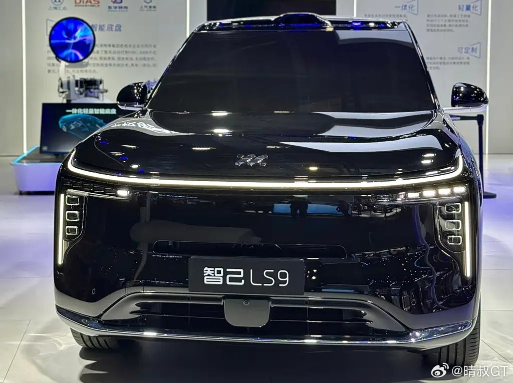 近期智己LS9在工博会实车首秀，无官方预告，宣发较低调。定位大型SUV，车长52