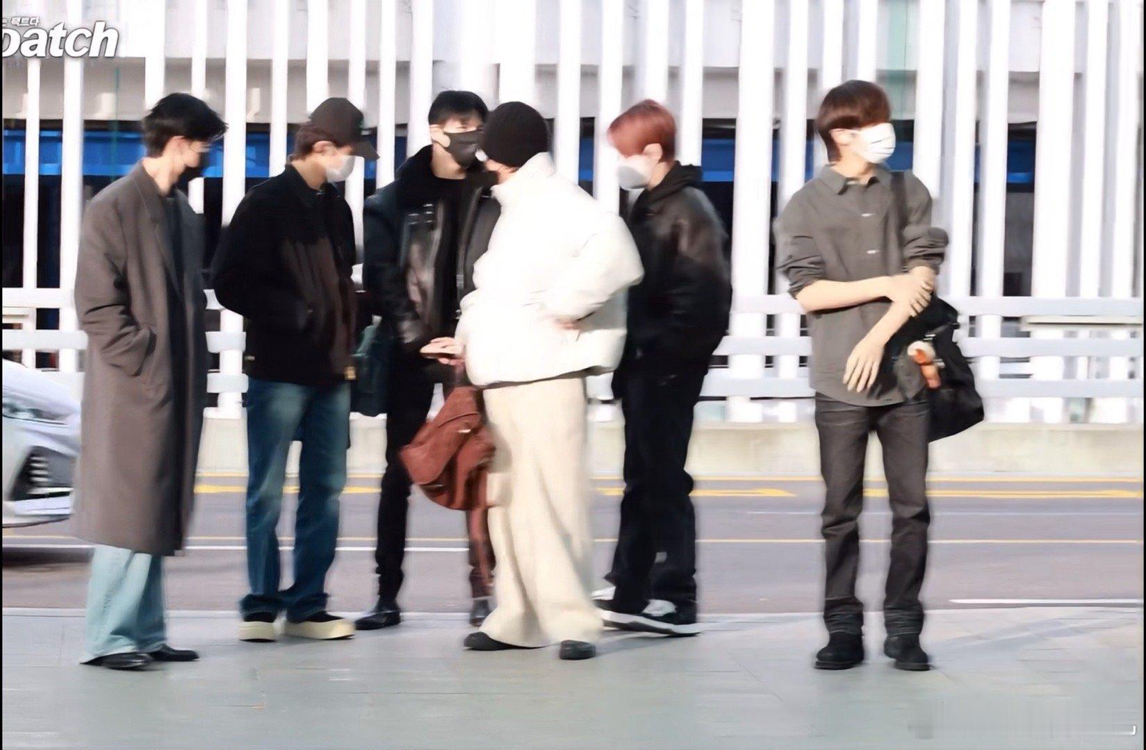 最右边的不冷吗