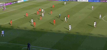 很多球迷会批评国足对阵乌兹别克斯坦的比赛过程，让对手狂攻26脚射门，控球率只有2