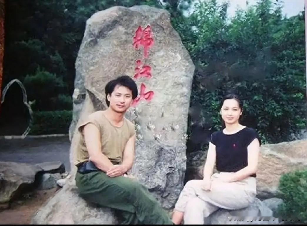 1989年，王全安与蒋雯丽在拍摄电影《离离原上草》期间，到辽宁丹东锦江山公园游玩