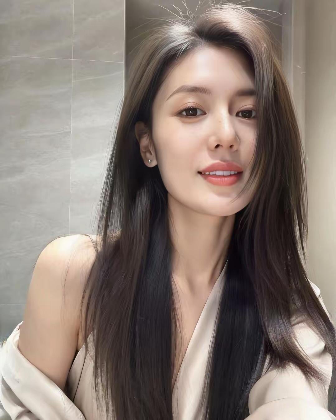 温柔甜美的自拍，微笑的魅力