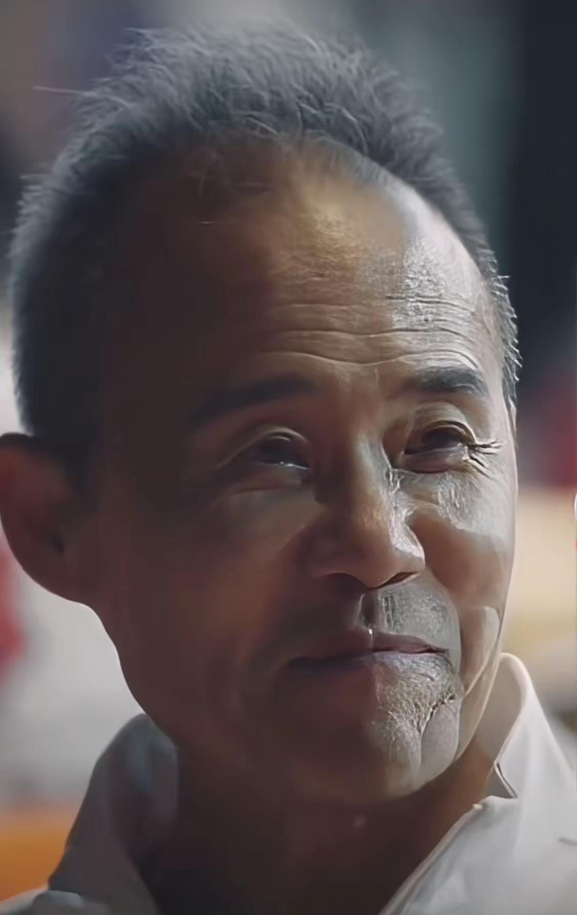 凌晨三点，家门反锁。不是剧本。是王石被田朴珺用一道门，挡在了自己买的豪宅外。