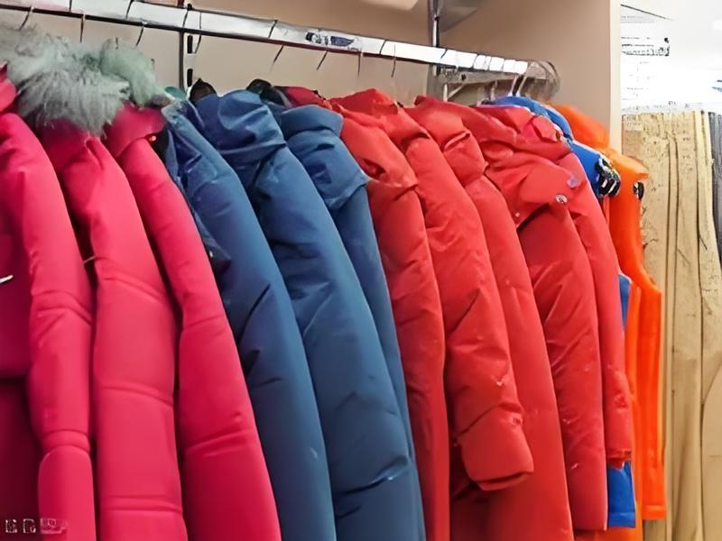 洗2次即淘汰！哈尔滨机场羽绒服租赁的“暖冬诚意”随着2025-2026冰雪