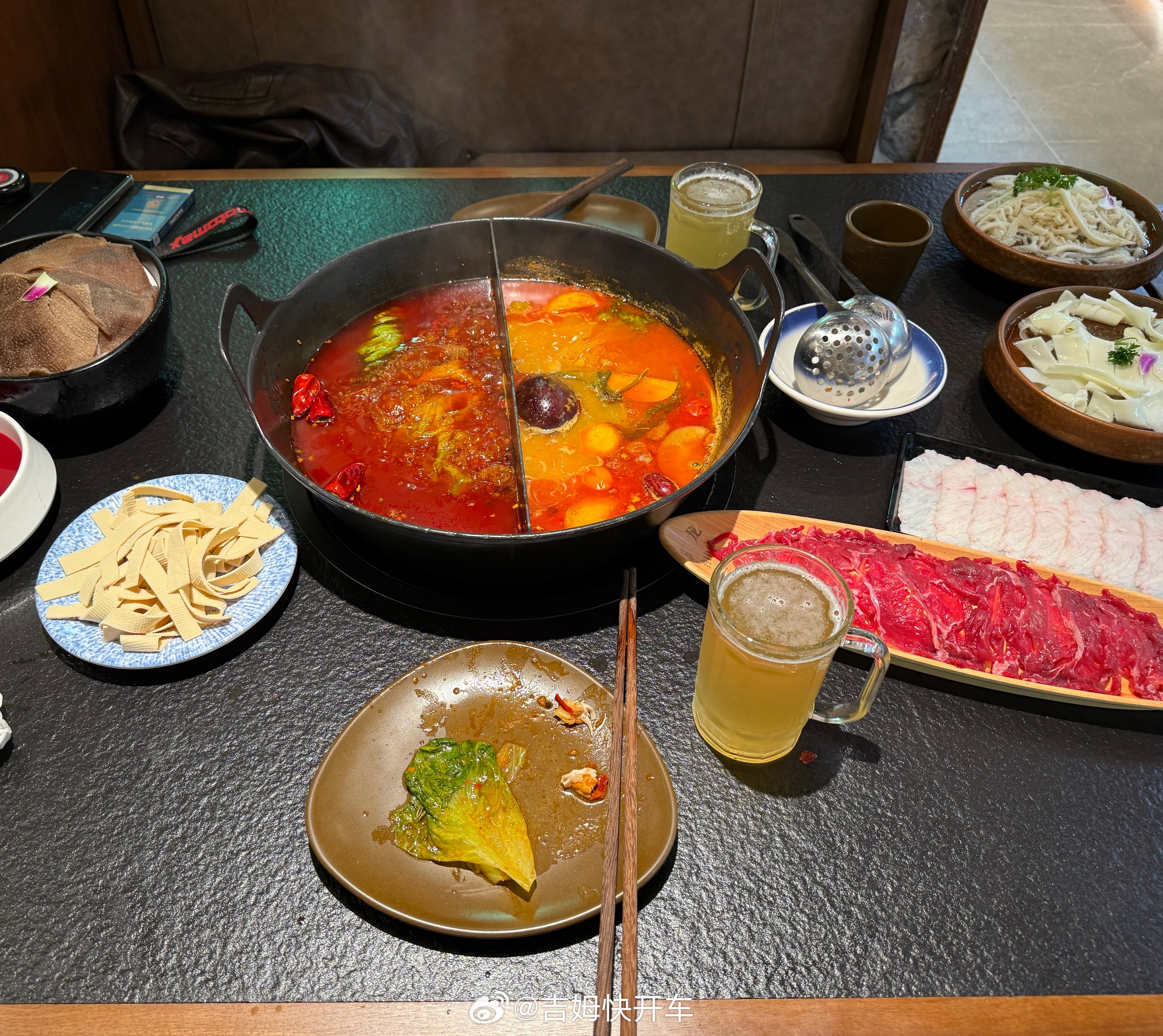 用火锅和啤酒结束这奔波的一天，晚安！