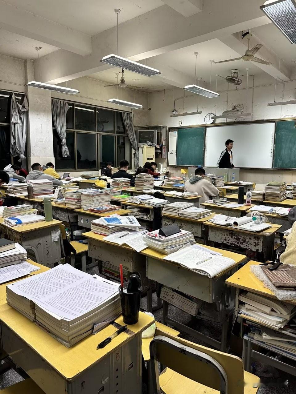 上了高中你终会明白，所谓开窍，不过是把这十个字刻进骨子里。根别看不起课本，