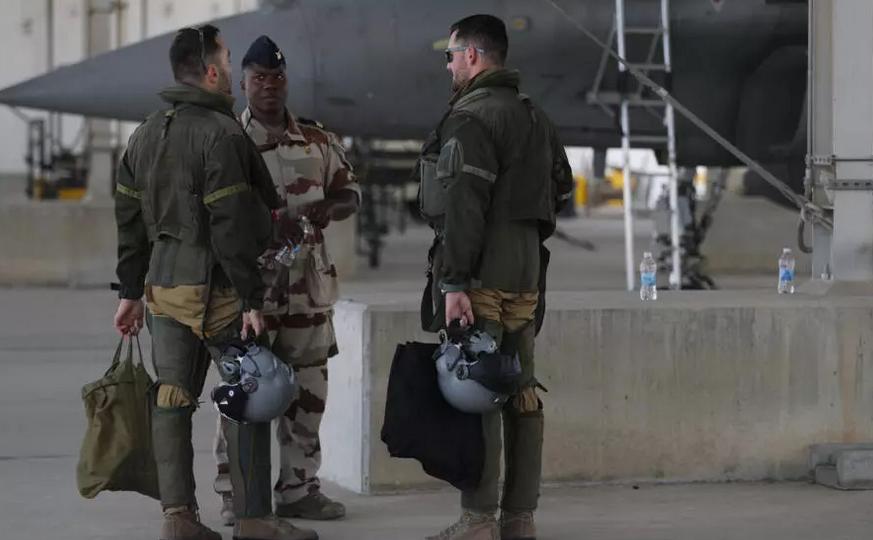 法军伊拉克基地遭袭，出现首次人员伤亡法国军方证实，在伊拉克库尔德斯坦自治区埃