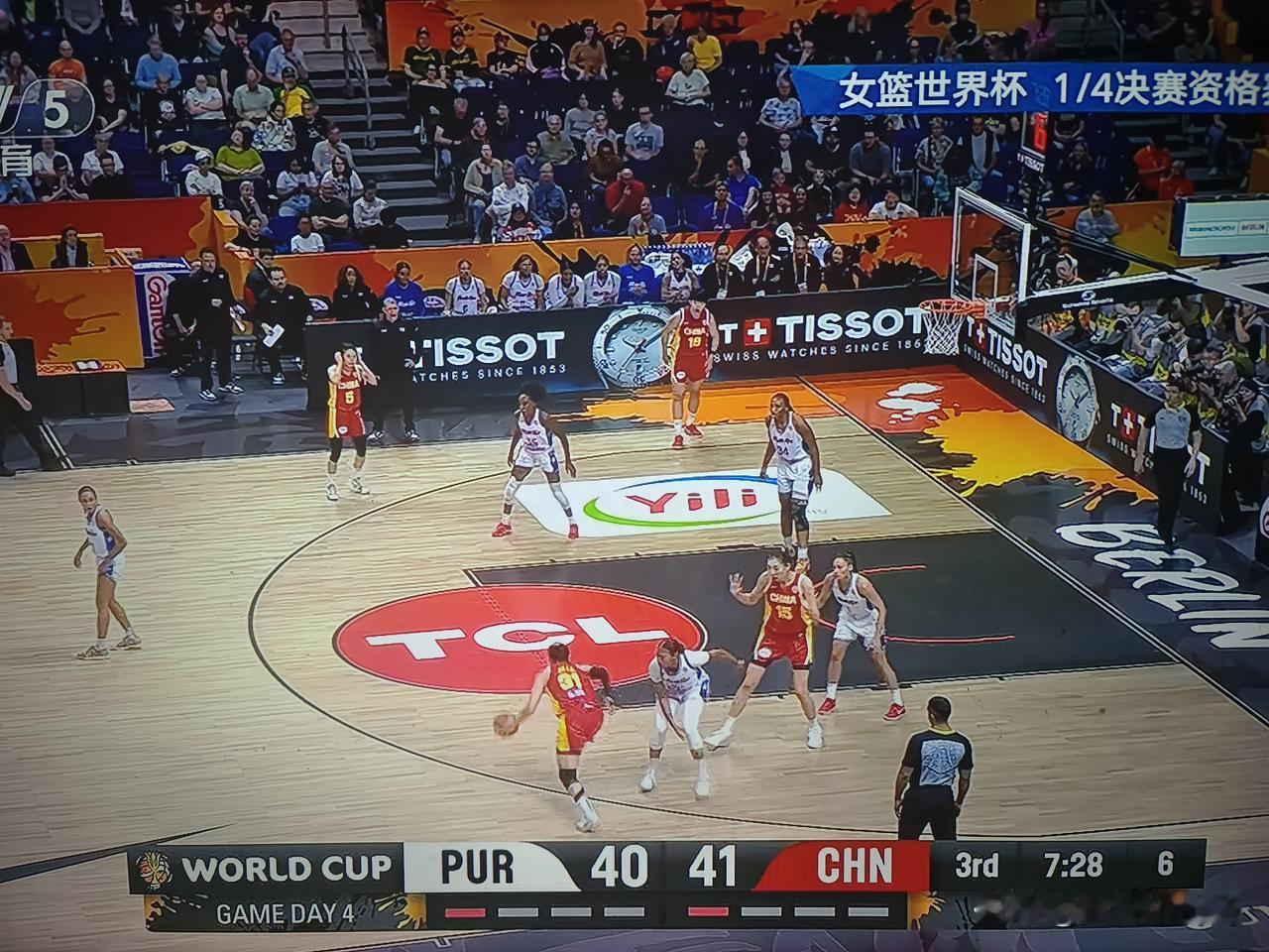 宫鲁鸣选择陈明伶，看来真是看走眼。没有投篮，不会突破，移动又慢，她在场，中国队的