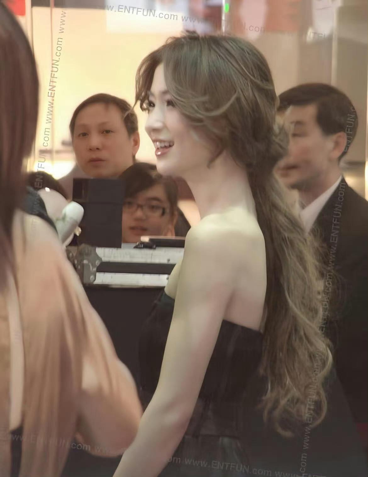 怕不是还有人没见过这两张早期的卷发ab（不愧是日双鱼金双鱼的人美得太梦幻泡泡?