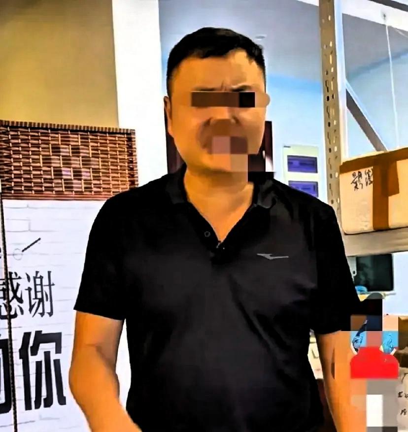 脸都不要了，云南昆明一对夫妻闹离婚，看懵了民政局里一群吃瓜群众。丈夫月薪一万多，