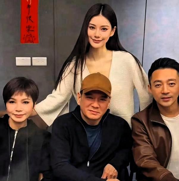 跨越海峡的爱与熊猫，汪小菲家庭情感的新篇章台北亲家母带着孩子去成都看熊猫了，汪