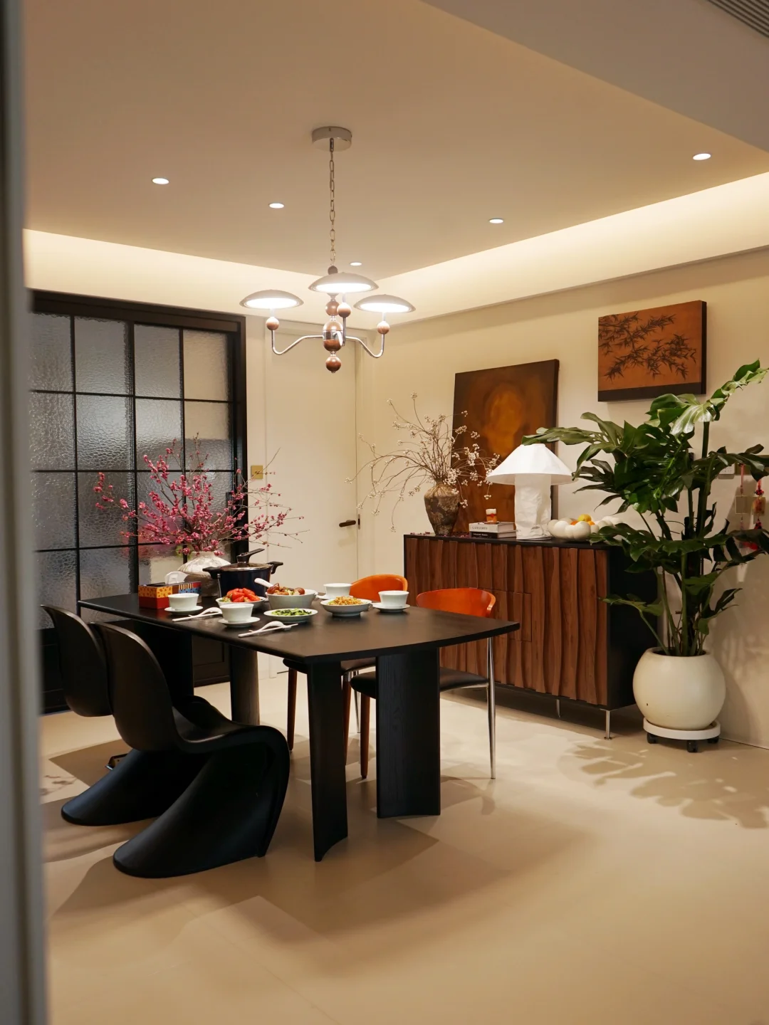 听我一句劝！⚫️⚪️配色真能让小客厅逆天改命