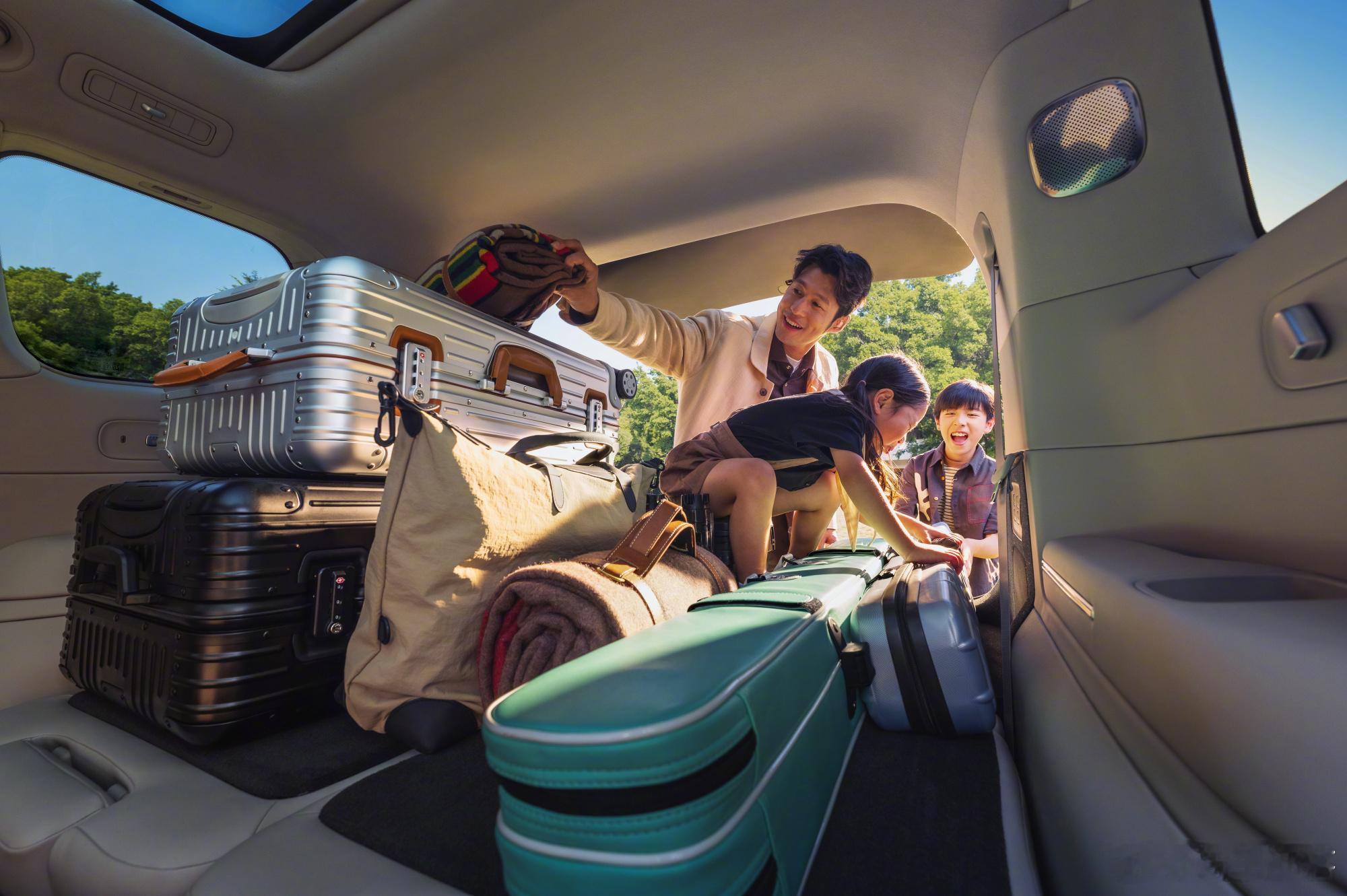 现在9系旗舰SUV都这么卷了吗😱零跑D19直接21.98万起，纯电续航干到50