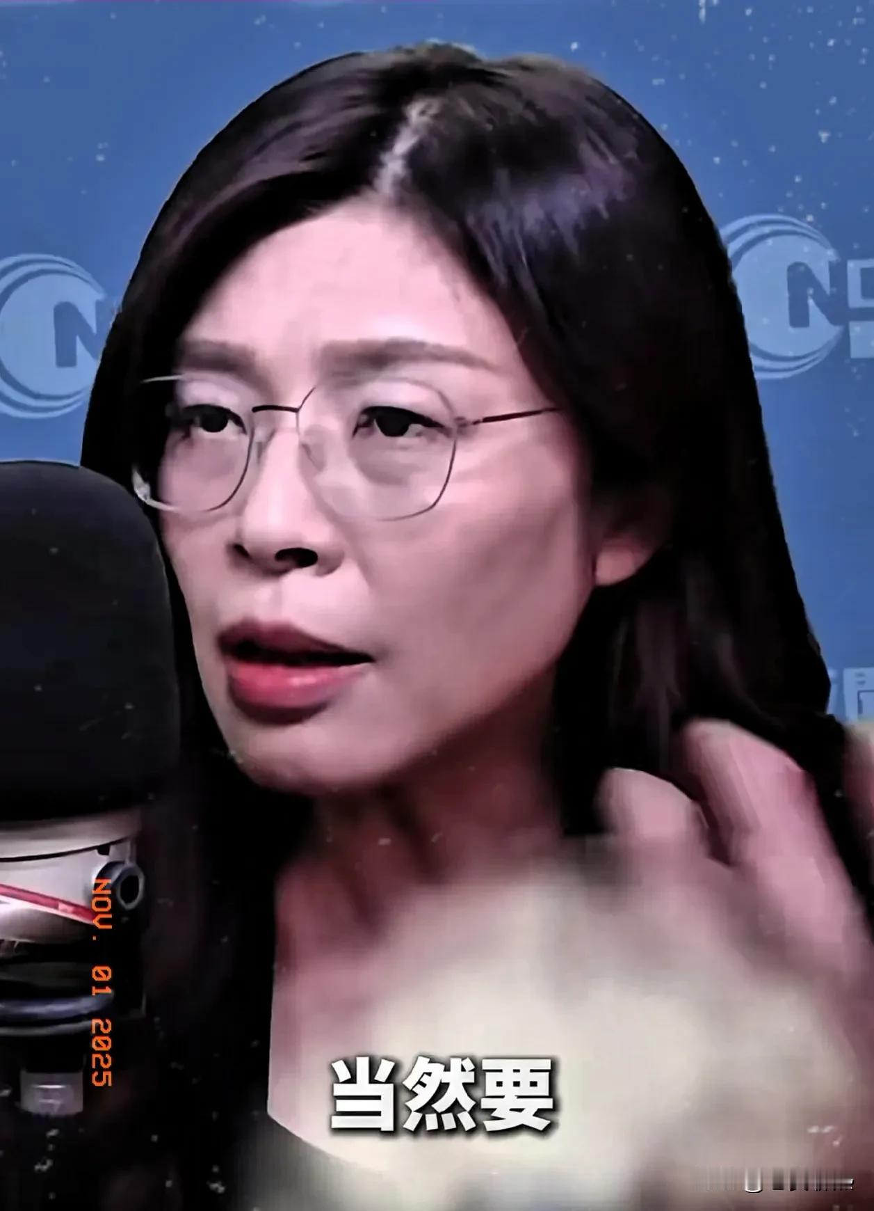 郑丽文这次要去大陆访问，记者问她这次去大陆第一个要见谁。郑丽文回答说：“第