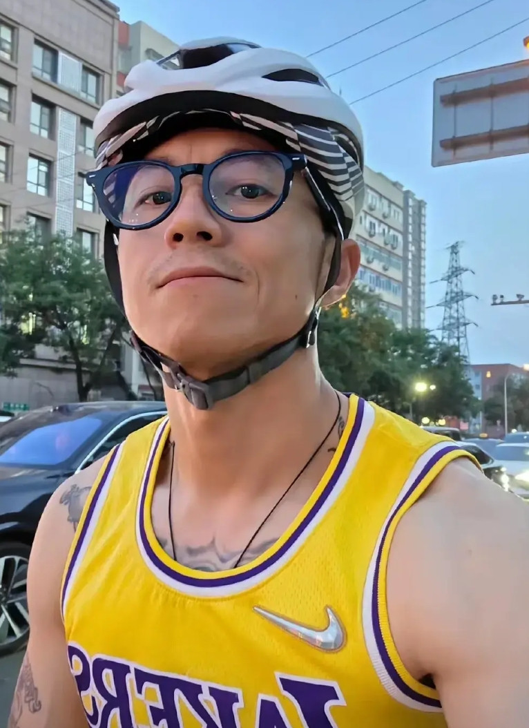 你从哪期视频开始取关陈震的，我大概是从他说小米汽车的方向盘居然是对称的这期视频取