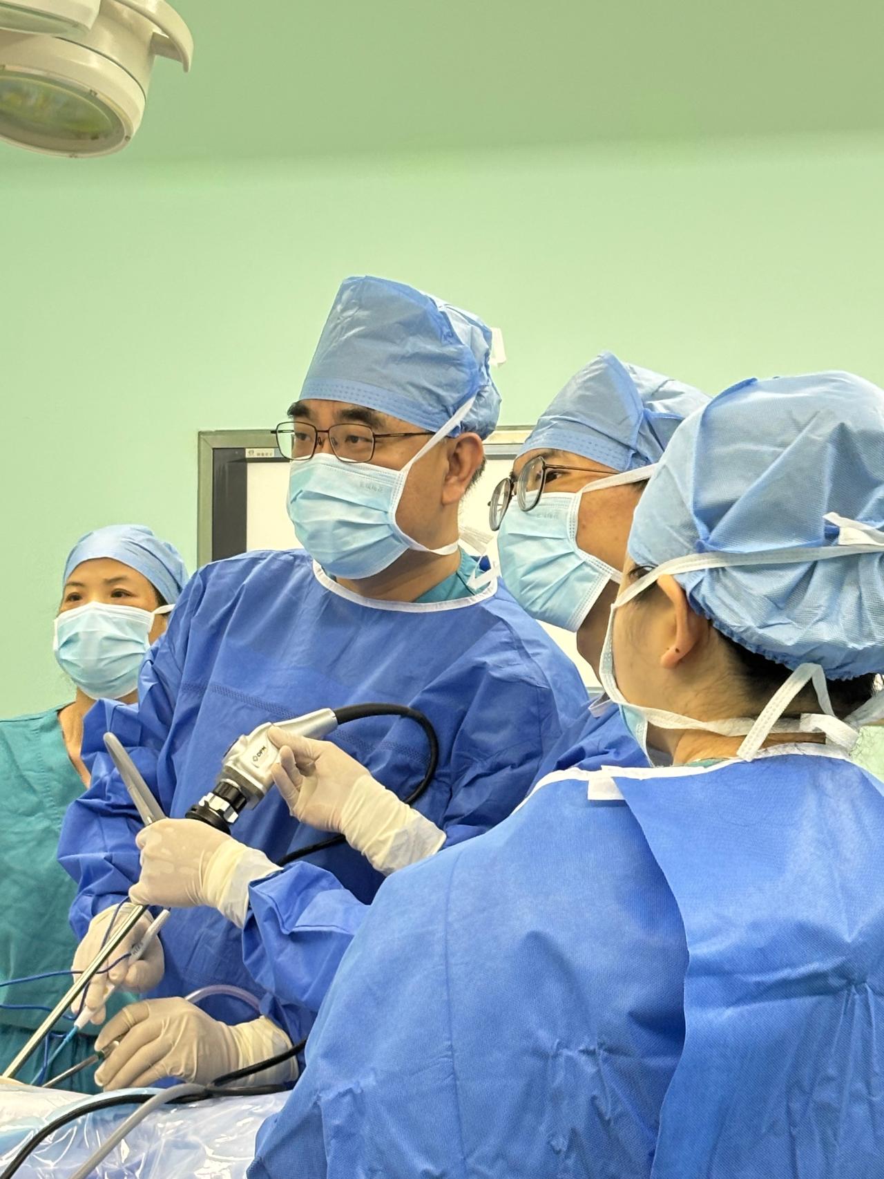 前阵子，有个40岁的男患者，是他太太陪着一起来找我看病的。一进门我就注意到，他太