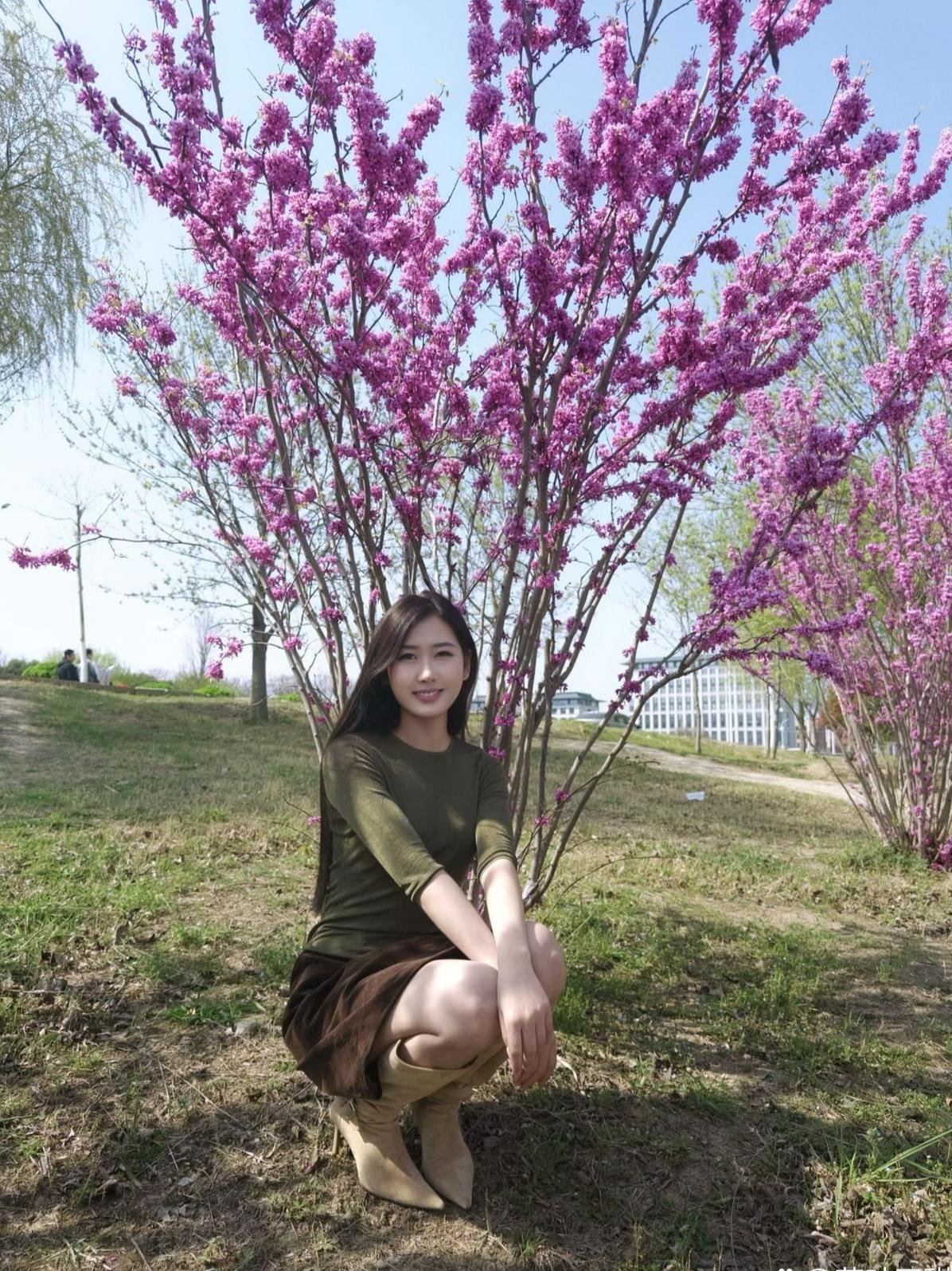 花树信（现代诗）我的心是郊外的邮筒只等一封带花香的信花树举着满枝的星星