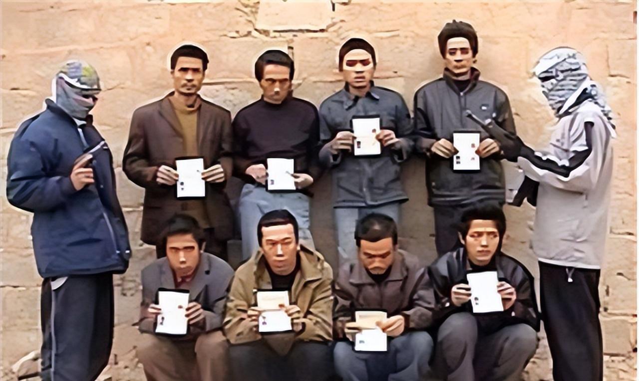 48小时！8个中国工人在伊拉克沙漠里等死！绑匪的刀架在脖子上，全球华人的心都