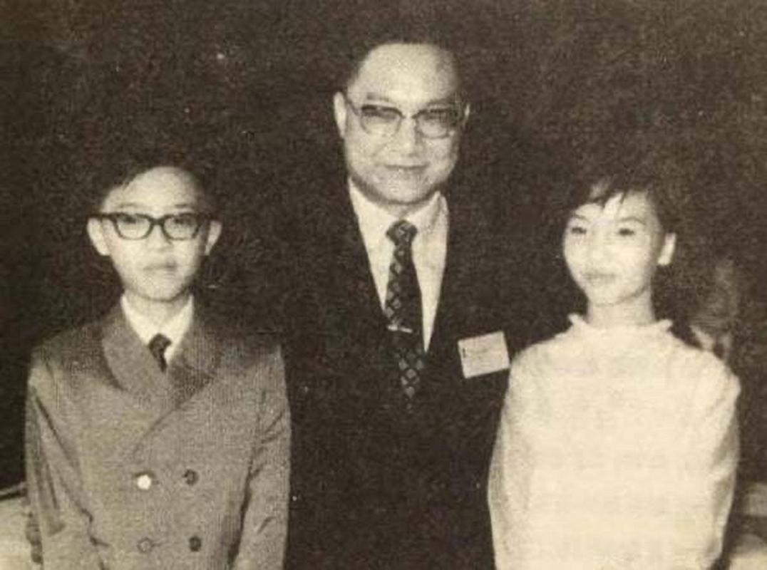 1976年金庸爱上16岁女招待，妻子：可以离婚，但女的必须绝育。结果金庸才答应没