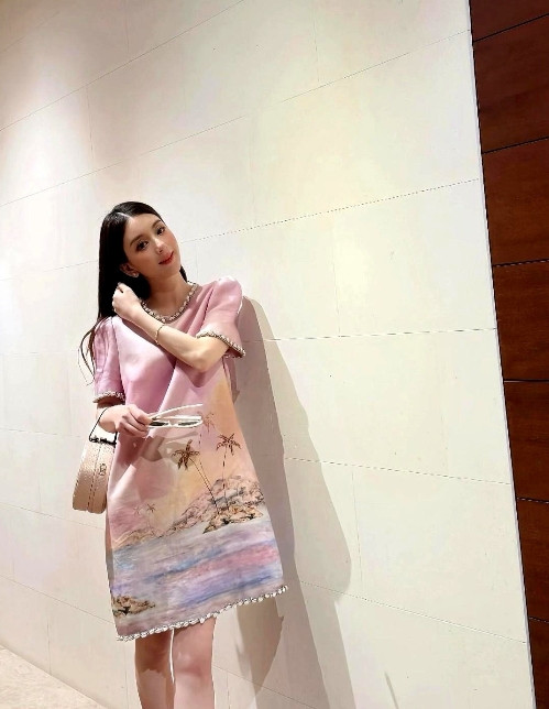 还是钱和爱养人！三胎妈妈方媛这状态真好方媛分享日常喽～又是有钱有爱的每一天这
