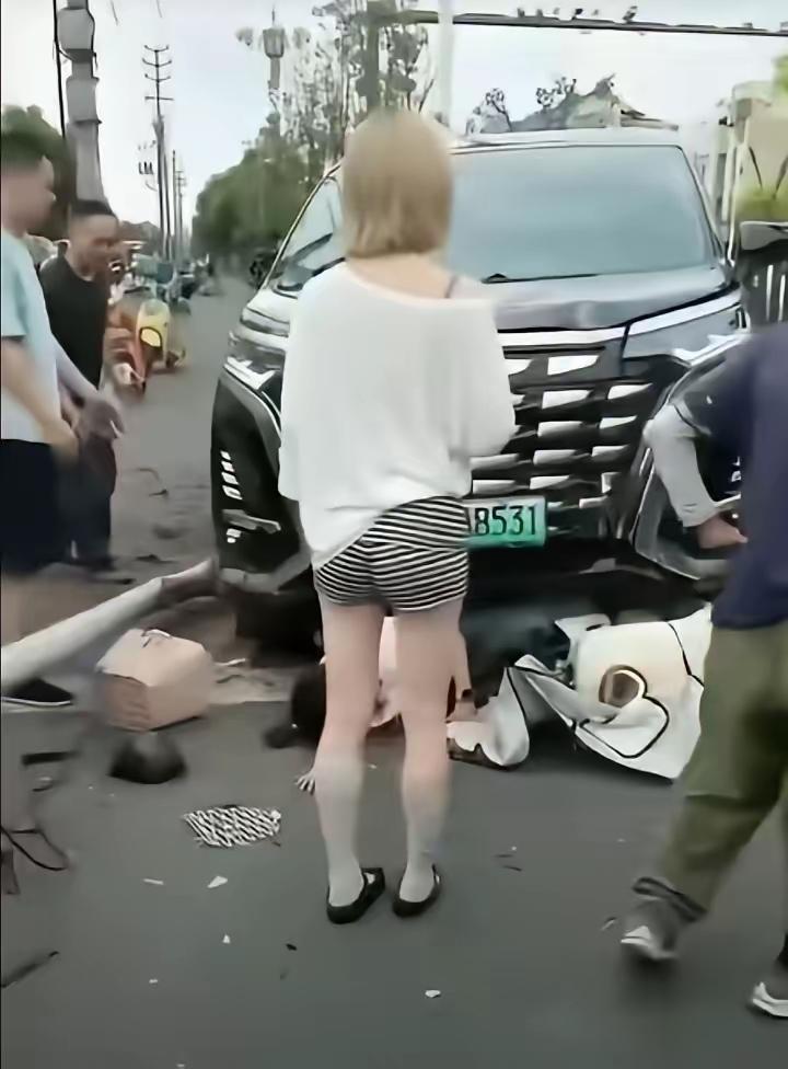 很多人误解松弛感，把随心所欲无视规则当成自在，安徽这位女司机就是最好的例