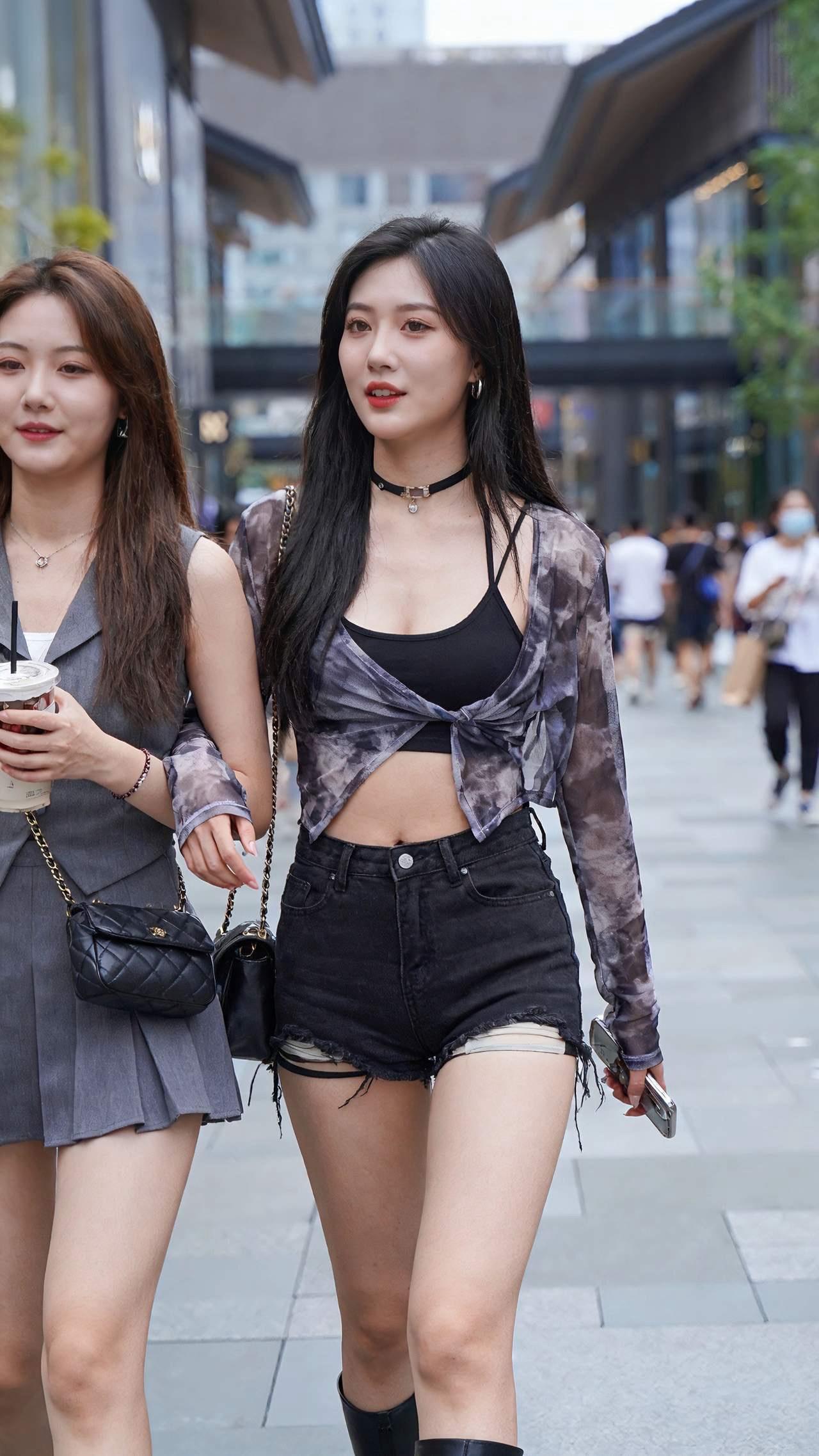 街拍闺蜜出行穿搭分享