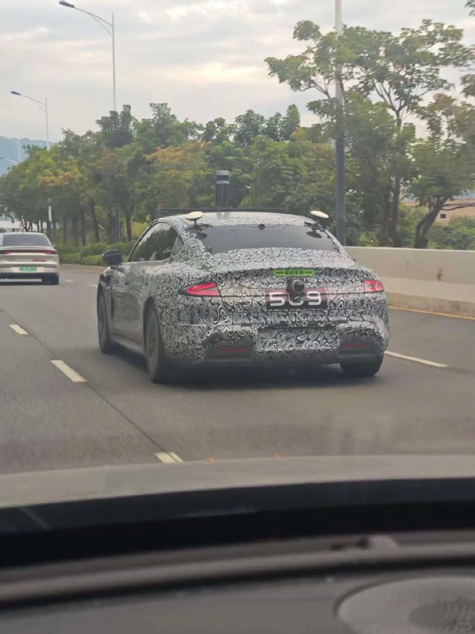 小米su7改款了真的特别期待啊，会不会又有什么王炸的东西出来？图片来源于网络