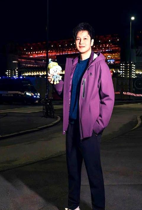 刚帮球队拿下德国杯，樊振东就收到了“逐客令”？俱乐部经理把续约合同摆上桌面，却