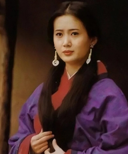 1644年，孝庄派苏麻喇姑出去办事，苏麻在路上被侍卫席纳布库刁难并打个半死。多尔