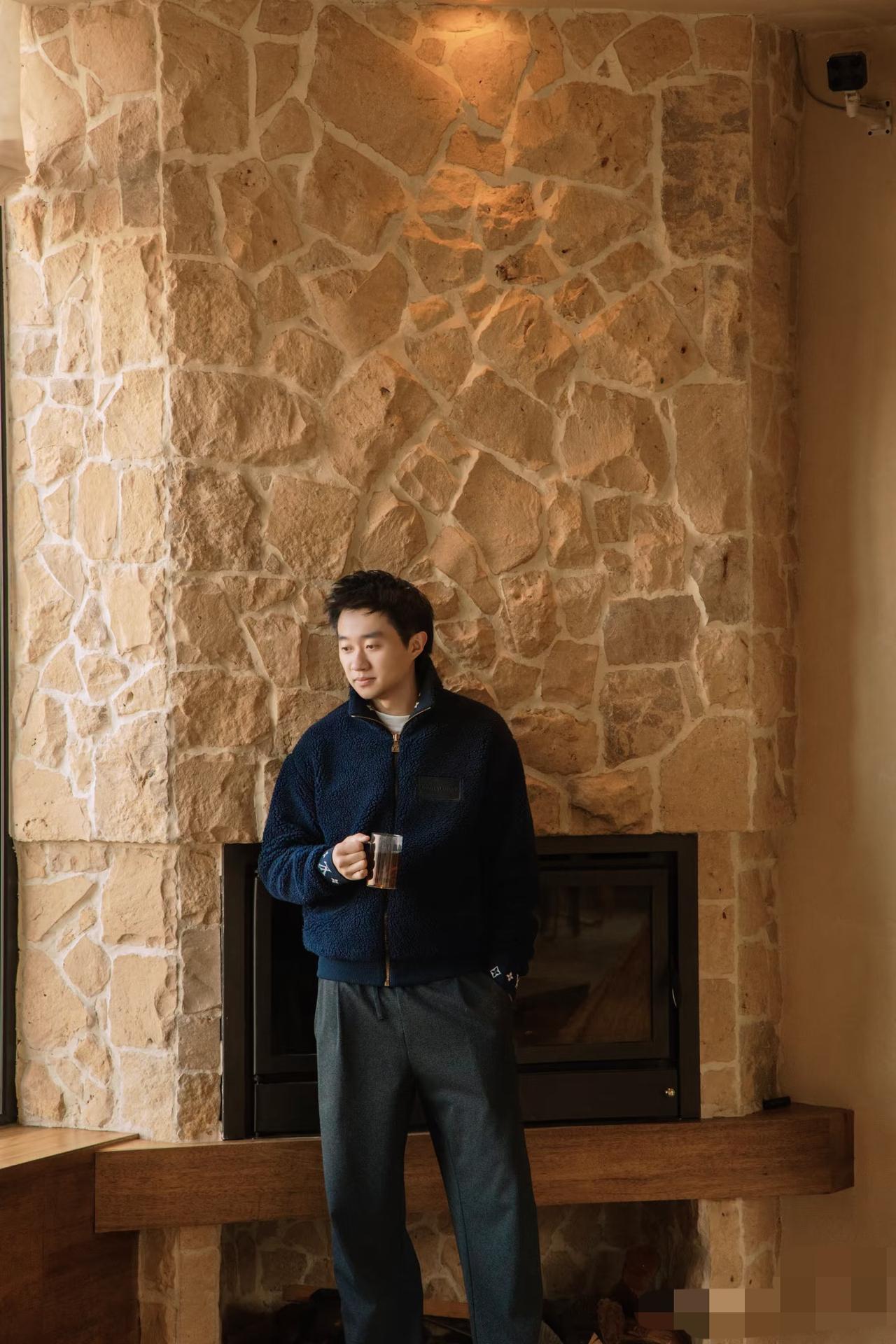 赵子豪更新：谁还没点帅照啦哈哈哈哈哈哈😄！1月27日，赵子豪想挽回自己前几