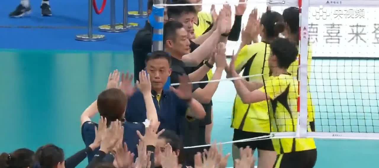 山东女排“留一手”，塑料姐妹情谊给天津女排当头一棒！志在必得的天津女排全锦赛开场