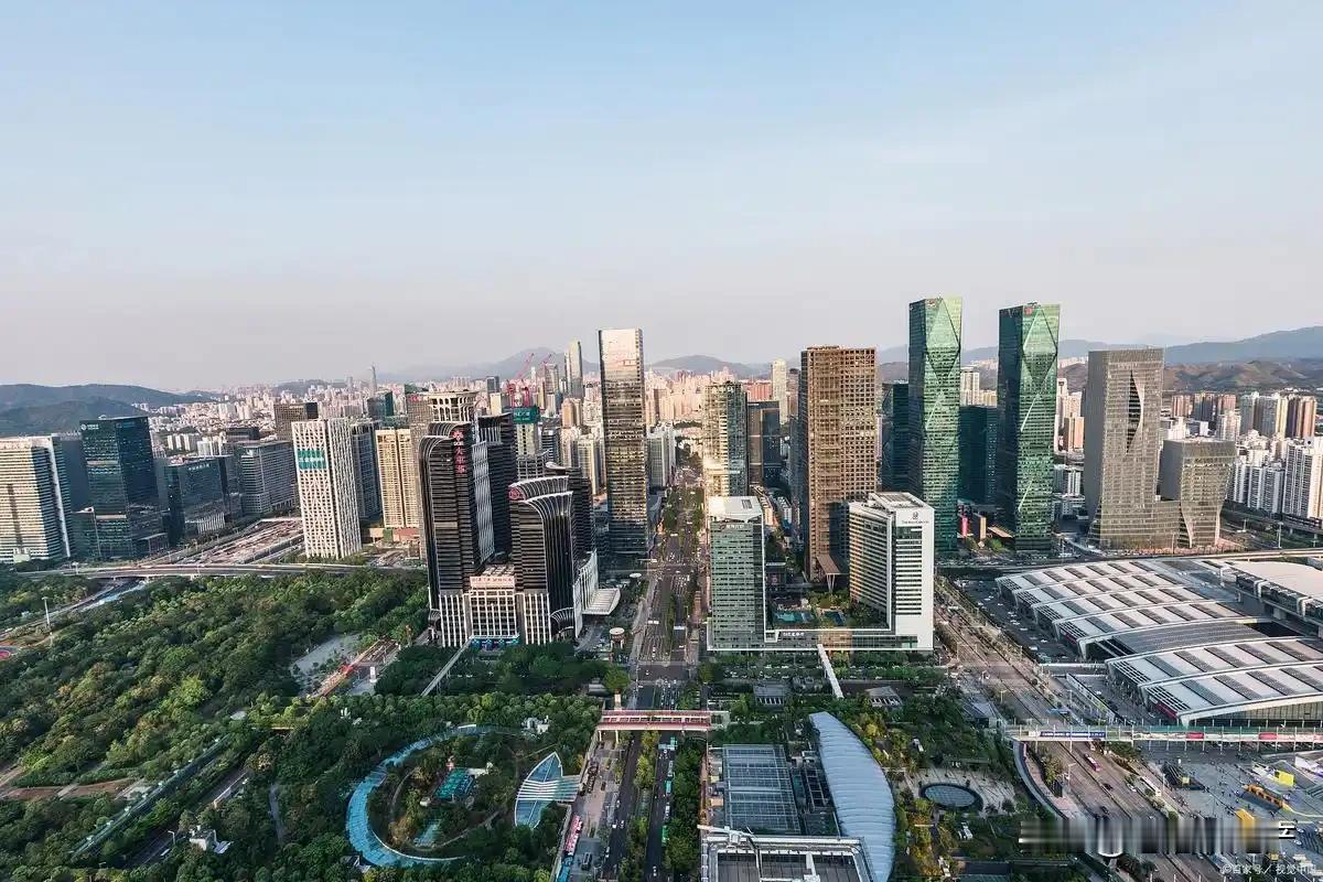最近楼市媒体又开始自嗨，标题一个比一个吸引眼球：“深圳一楼盘临时开盘40分钟售