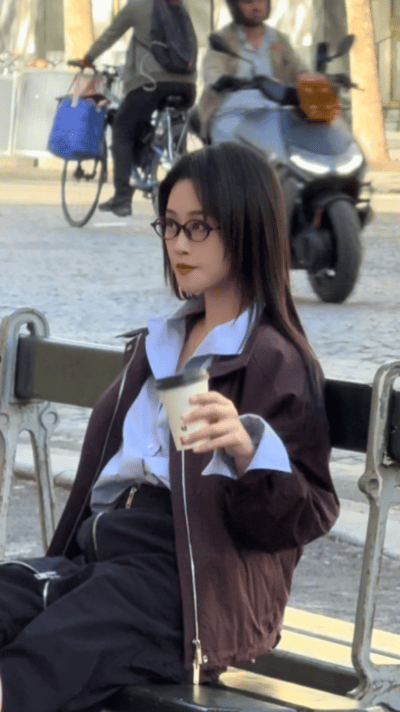 巴黎偶遇蓝盈莹在拍摄蓝盈莹巴黎这组什么时候出图巴黎偶遇蓝盈莹在拍摄，蓝盈莹巴黎这