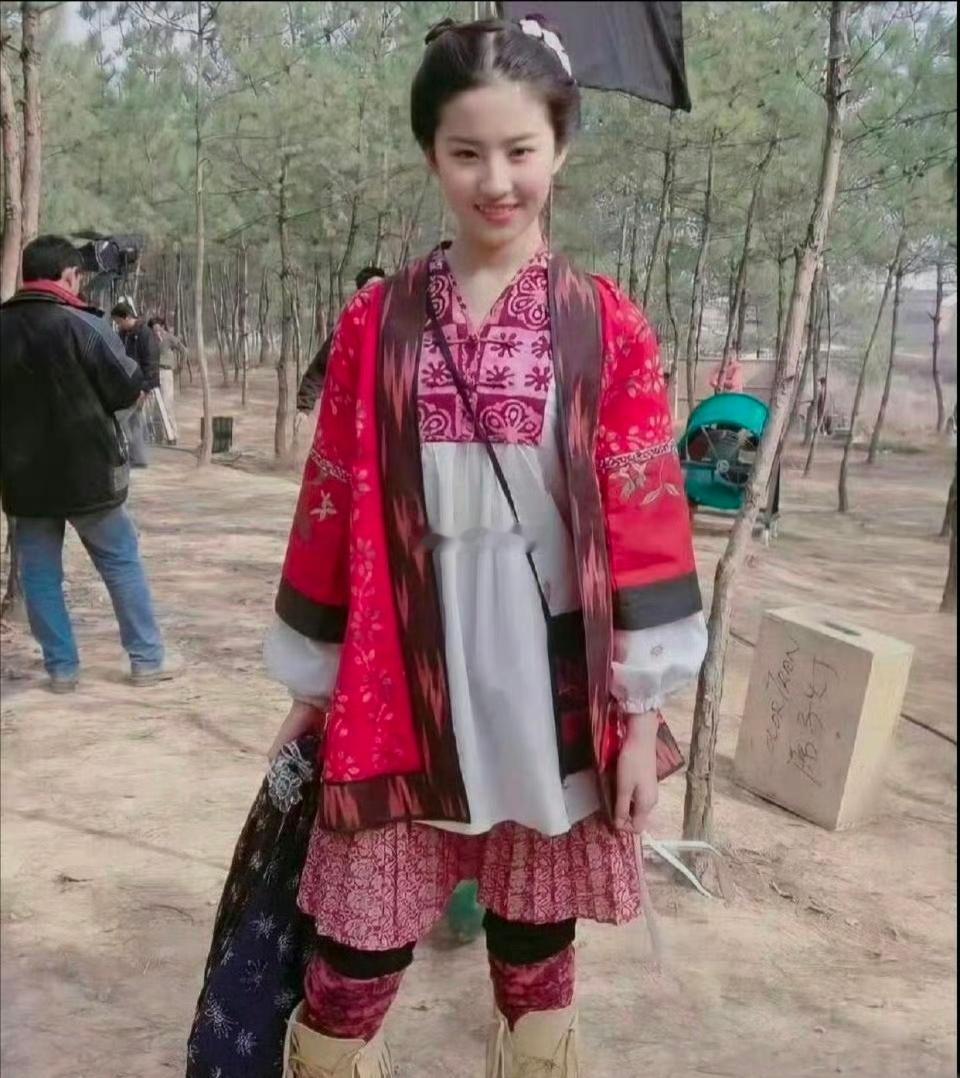 事实证明，演员选对角色真的太重要了！当年刘亦菲差点就要饰演阿奴这角色了，还好导演