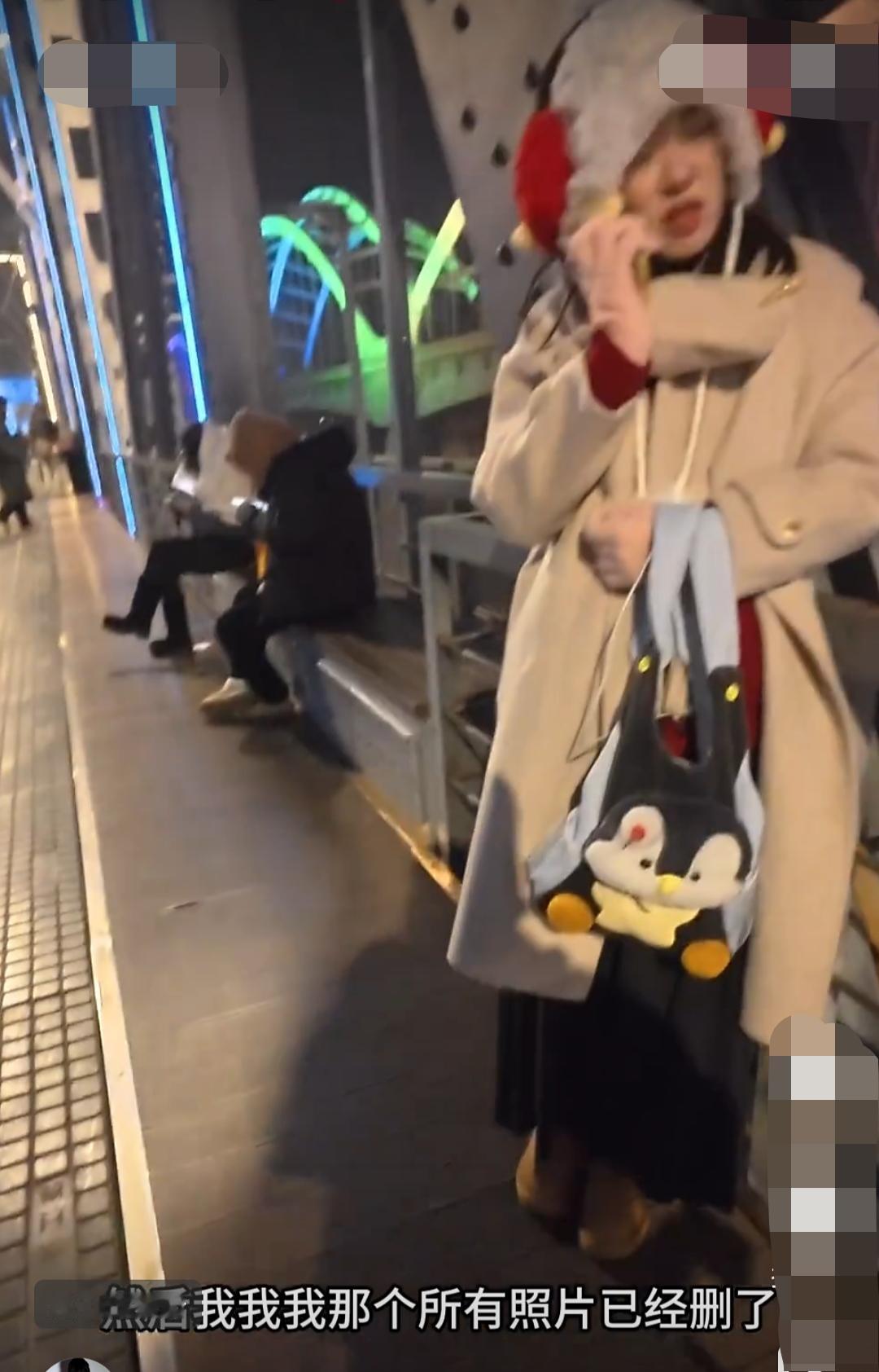 黑龙江哈尔滨，松花江大桥上。一女生在这里旅拍，和摄影师谈好价格后，摄影师花很长时