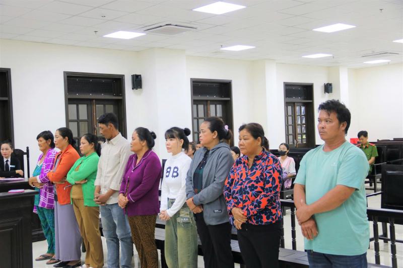 越南诈骗47名妇女卖到中国当老婆的团伙被判113年有期徒刑金瓯市以两名妇女为首