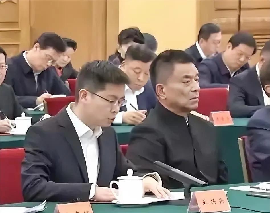 座谈会精彩瞬间揭秘：1、在座谈会上，五位杰出的企业家荣获发言殊荣，其中，华为