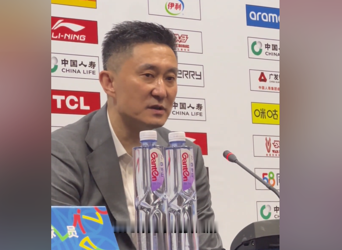 杜锋呼声很高！中国男篮惨败日本男篮后，前中国男篮主教练杜锋，再度接任中国男篮的呼声很大，不少球迷在中