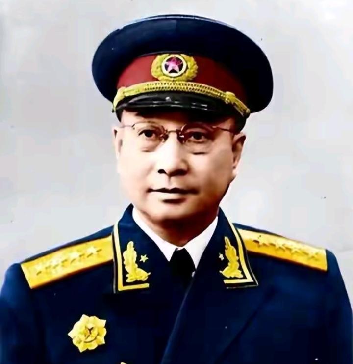 陈赓被调侃军衔太低，一句话霸气回怼，全员服气！1955年全军大授衔，绝对是