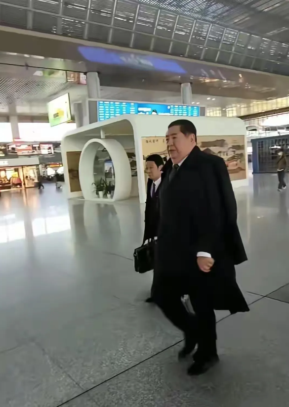 请问，这是什么级别的干部?
