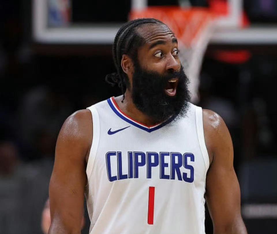 终于赢球了，快船131-116战胜黄蜂，一战打出了2个无可争议的事实！1.哈