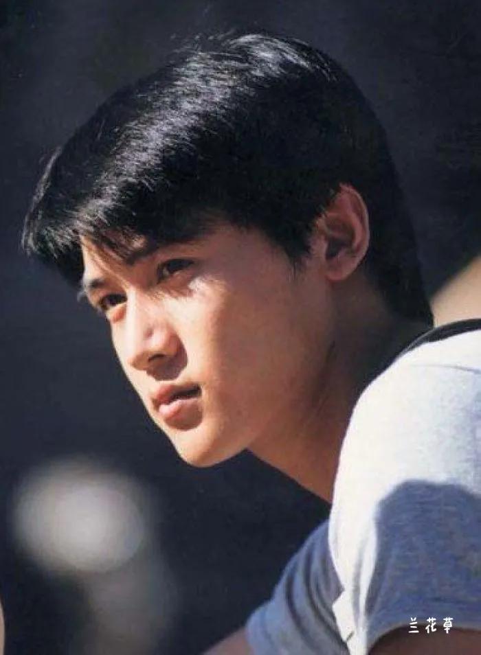 陆毅？怎么这么胖了？都快认不出来了。他们这是要去哪里？很热闹的样子。怀念青春