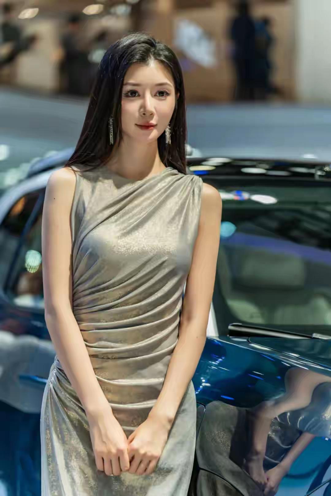 高颜值美女车模