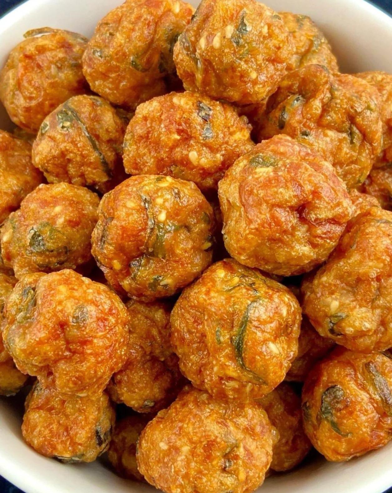 卖了9万，结果倒赔90万！黑心商家竟把"毒粉"倒进肉丸里，卖了4000斤！太